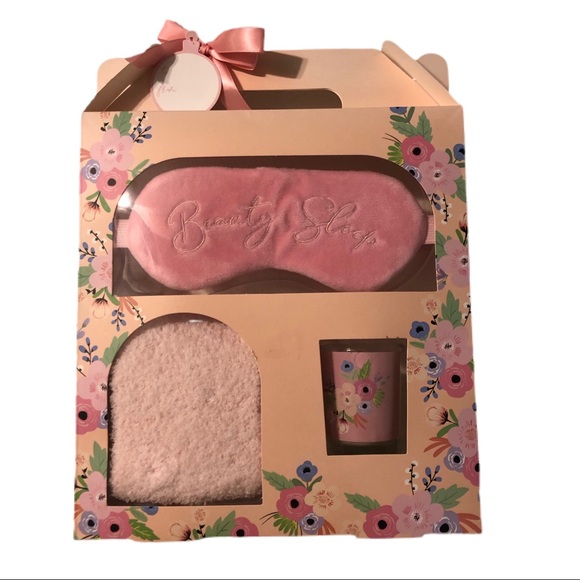 3 for $20- Tri-Coastal Design Mask. Socks. etc - Picture 1 of 4